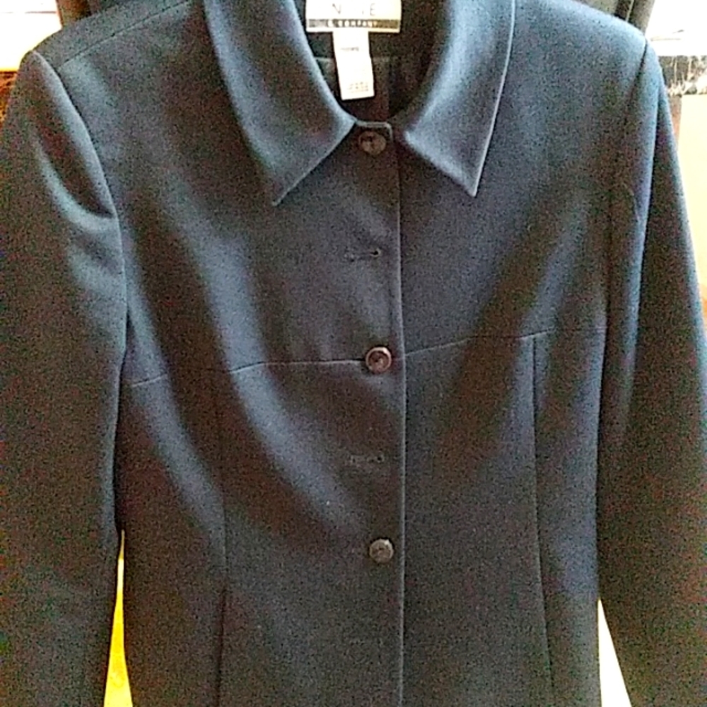 Nine & Company 2-pc Blue Pant Suit. Size 10. Slim legs. Shoulder Pads. Fancy